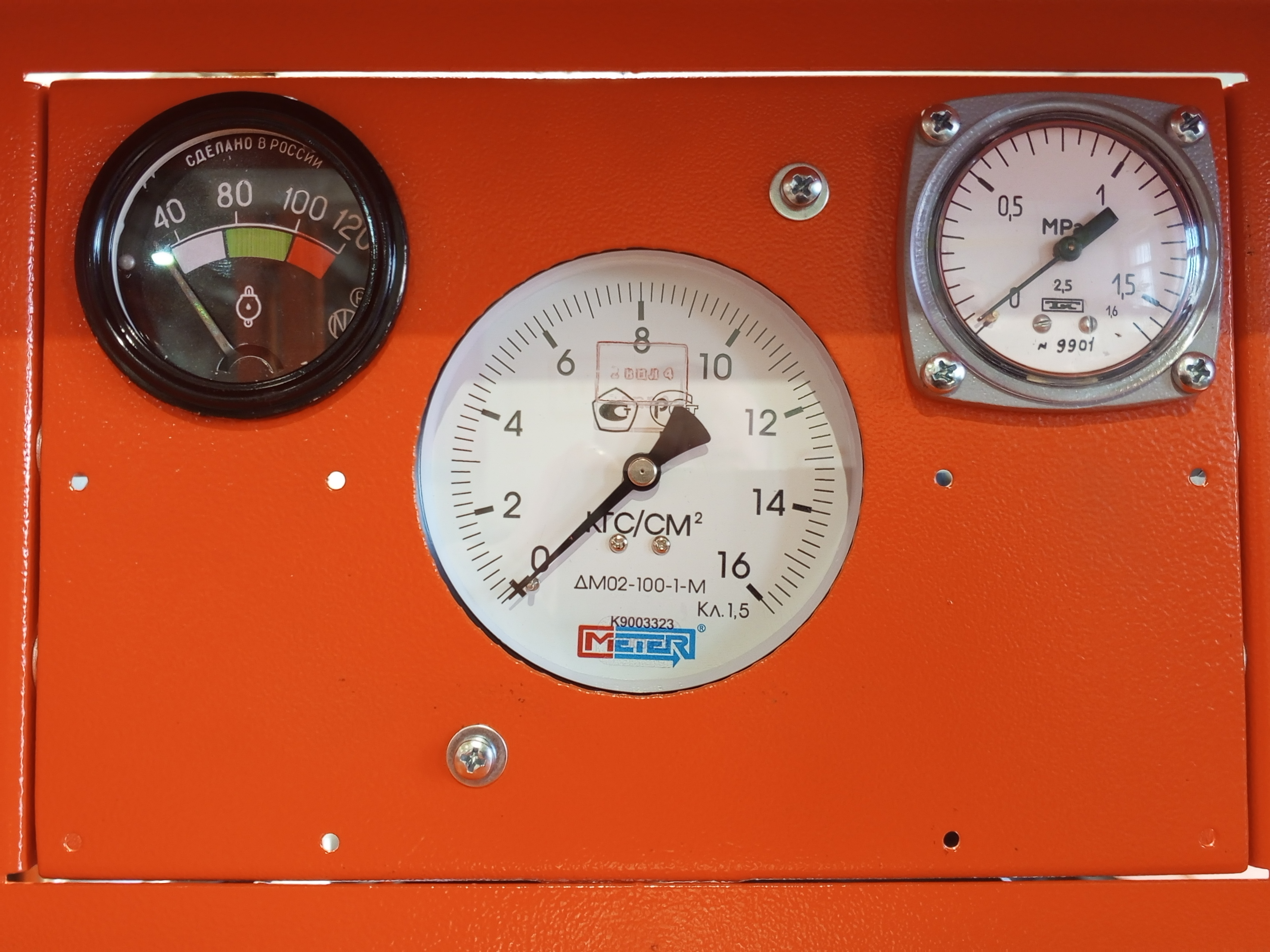 Станция компрессорная электрическая взрывозащищенная шахтная ЗИФ-ШВ 4/0,7 Т (1140; 660 В, на салазках)